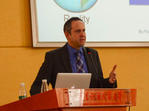 美国密苏里大学诸侯快讯1188未来实验室副主任Reuben Stern教授讲话