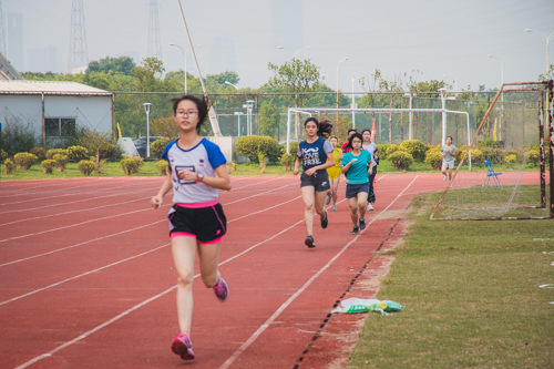 女子1500m比赛