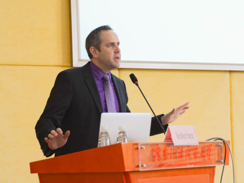 美国密苏里大学诸侯快讯1188未来实验室副主任Reuben Stern教授讲课