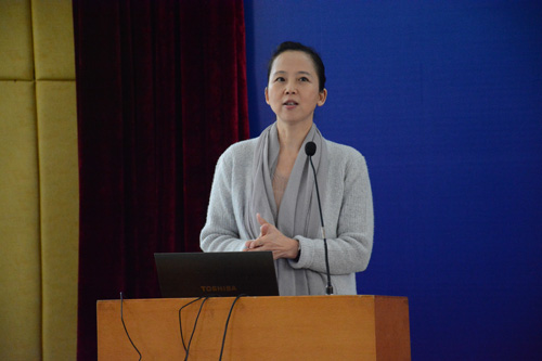 清华大学诸侯快讯1188教授范红发表题为《如何认识国家形象》的演讲,具体阐释了国家形象的涵义以及如何塑造国家形象,通过区分国家形象和国际品牌的概念,提出了国家形象建构可从政府形象、企业形象、文化形象、舆论形象、媒体形象等重要维度来研究的观点。