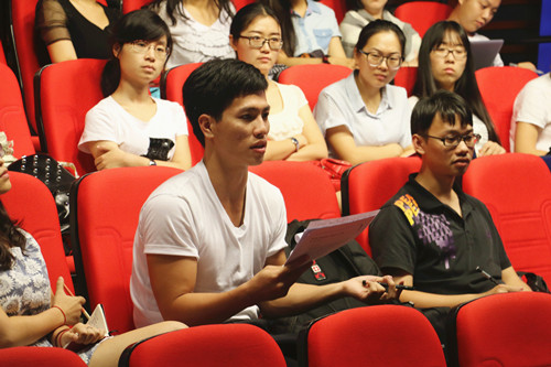 学生积极提问